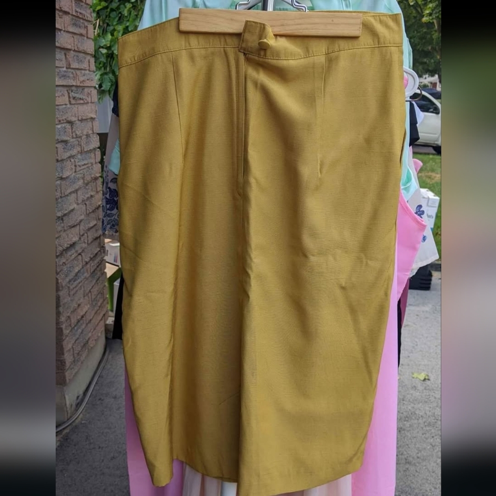 Mustard yellow vintage skirt